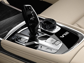 M760Li