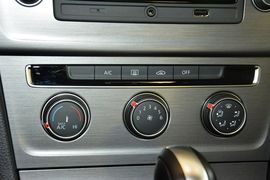 2016款大众高尔夫1.6L自动舒适型