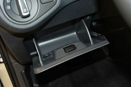 2016款大众高尔夫1.6L自动舒适型