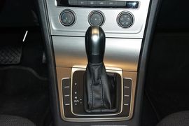 2016款大众高尔夫1.6L自动舒适型