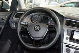 2016款大众高尔夫1.6L自动舒适型
