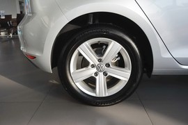 2016款大众高尔夫1.6L自动舒适型