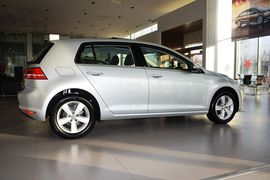 2016款大众高尔夫1.6L自动舒适型