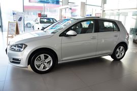 2016款大众高尔夫1.6L自动舒适型