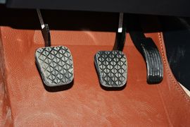 2015款海马第四代福美来1.6L手动悦尚型