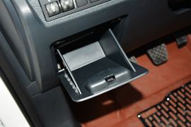 2015款海马第四代福美来1.6L手动悦尚型