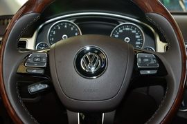 2016款大众途锐3.0TSI舒适型