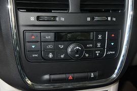 2014款克莱斯勒大捷龙3.6L舒适版