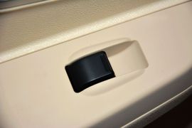 2015款奇瑞风云2两厢1.5L手动新锐版