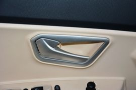 2015款奇瑞风云2两厢1.5L手动新锐版