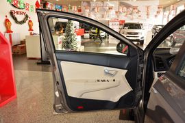 2015款奇瑞风云2两厢1.5L手动新锐版