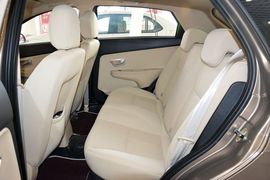 2015款奇瑞风云2两厢1.5L手动新锐版