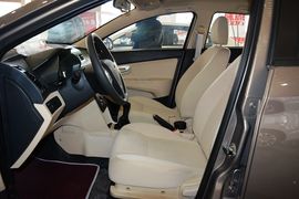 2015款奇瑞风云2两厢1.5L手动新锐版