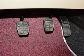 2015款奇瑞风云2两厢1.5L手动新锐版