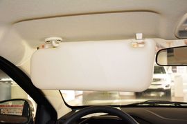 2015款奇瑞风云2两厢1.5L手动新锐版