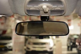 2015款奇瑞风云2两厢1.5L手动新锐版