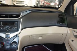 2015款奇瑞风云2两厢1.5L手动新锐版