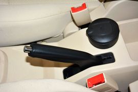 2015款奇瑞风云2两厢1.5L手动新锐版