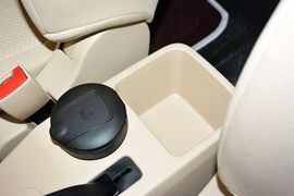 2015款奇瑞风云2两厢1.5L手动新锐版