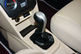 2015款奇瑞风云2两厢1.5L手动新锐版