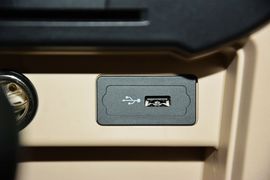 2015款奇瑞风云2两厢1.5L手动新锐版