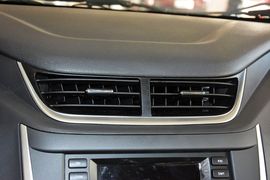 2015款奇瑞风云2两厢1.5L手动新锐版