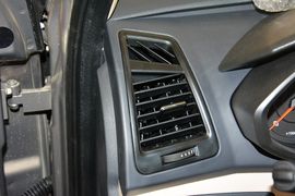 2015款奇瑞风云2两厢1.5L手动新锐版