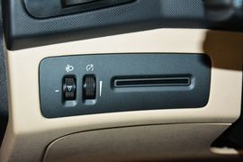 2015款奇瑞风云2两厢1.5L手动新锐版