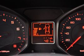 2015款奇瑞风云2两厢1.5L手动新锐版