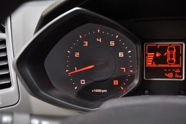 2015款奇瑞风云2两厢1.5L手动新锐版