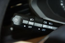 2015款奇瑞风云2两厢1.5L手动新锐版