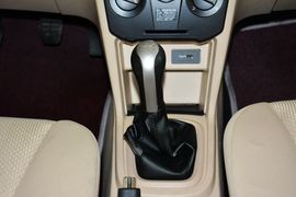 2015款奇瑞风云2两厢1.5L手动新锐版