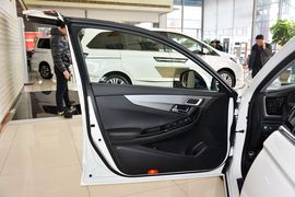 2015款本田思铂睿2.0L尊贵版
