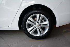 2016款雪佛兰科鲁兹1.5L自动时尚天窗版