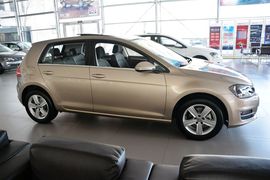 2016款大众高尔夫1.6L自动舒适型