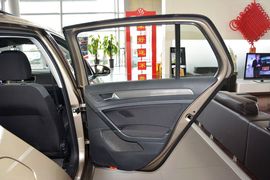 2016款大众高尔夫1.6L自动舒适型