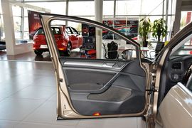 2016款大众高尔夫1.6L自动舒适型