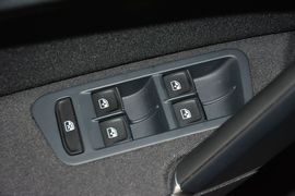 2016款大众高尔夫1.6L自动舒适型