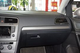 2016款大众高尔夫1.6L自动舒适型