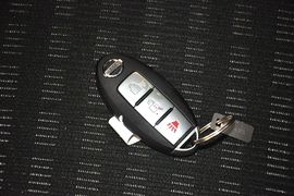 2013款日产骊威劲锐版1.6XL