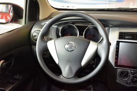 2013款日产骊威劲锐版1.6XL