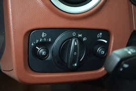 2014款福特嘉年华两厢1.0