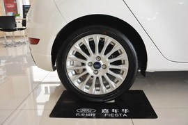 2014款福特嘉年华两厢1.0