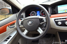 2010款力帆620CVT精钻版重庆试驾