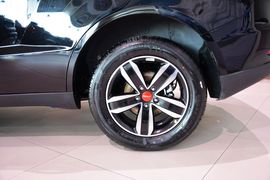 2015款吉利GX7运动版2.0L自动尊贵型