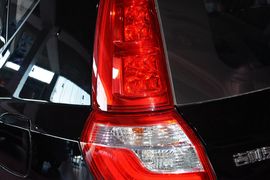 2015款吉利GX7运动版2.0L自动尊贵型