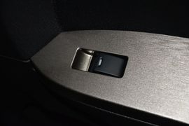 2015款吉利GX7运动版2.0L自动尊贵型