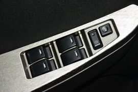 2015款吉利GX7运动版2.0L自动尊贵型