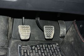 2015款吉利GX7运动版2.0L自动尊贵型