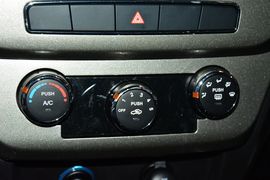 2015款吉利GX7运动版2.0L自动尊贵型